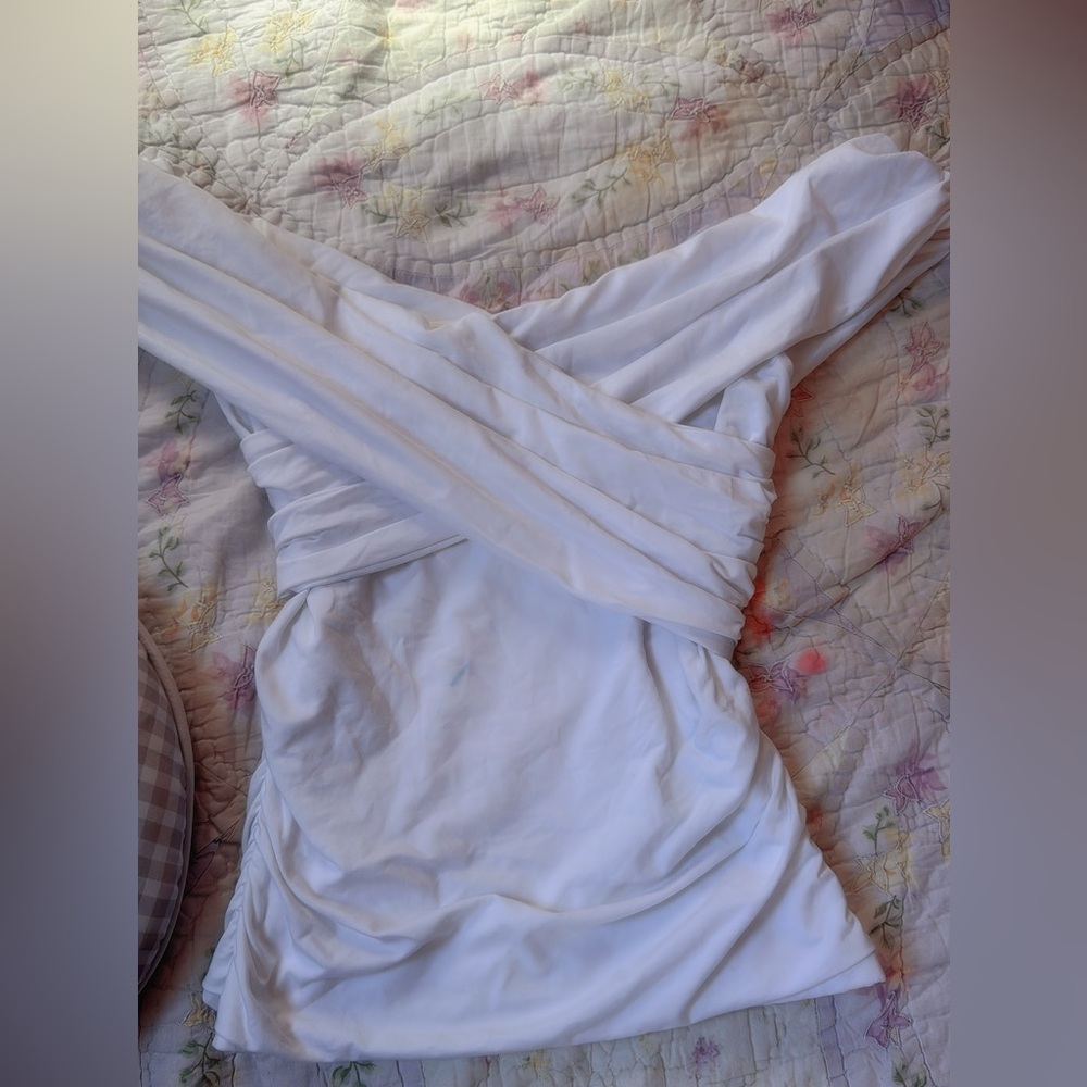 Sleek seamless ruched wrap only used once